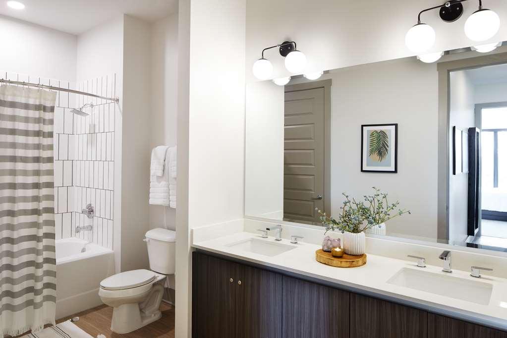 Sentral West Midtown At Star Metals Hotel Атланта Екстериор снимка